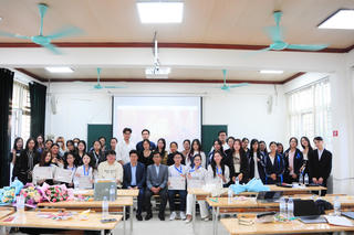 Sinh viên tranh biện về con đường hội nhập của Việt Nam tại chung kết Debate Horizon 2025