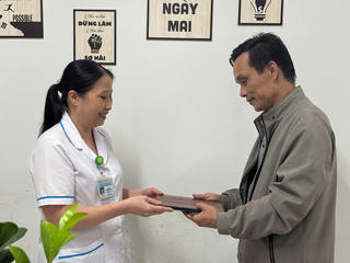 Điều dưỡng Bệnh viện Đà Nẵng giúp người bỏ quên iPad