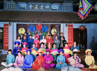 Khi giới trẻ “phải lòng” chầu văn