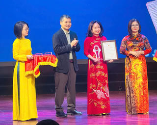 Trao giải cuộc thi "Những kỷ niệm sâu sắc về thầy cô và mái trường" năm 2025