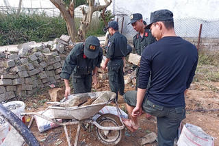 Hưởng ứng “Chiến dịch Quang Trung”: Công an Lâm Đồng tăng tốc dựng nhà mới cho người dân vùng lũ