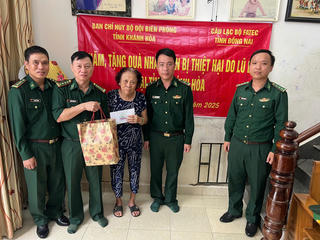 BĐBP Khánh Hòa thăm, hỗ trợ gia đình quân nhân bị thiệt hại do mưa lũ