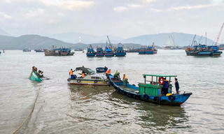 Quảng Trị: Bốn ngư dân thoát nạn sau sự cố chìm tàu gần đảo Hòn La