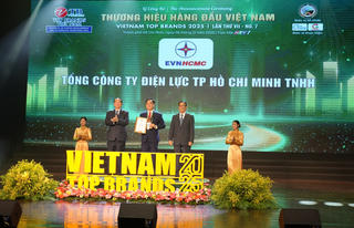 EVNHCMC được vinh danh “Thương hiệu hàng đầu Việt Nam 2025”