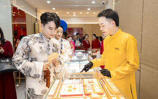 Lần đầu tiên Bảo Tín Mạnh Hải bán vàng 0,1 chỉ: Giờ ai cũng có thể mua vàng!