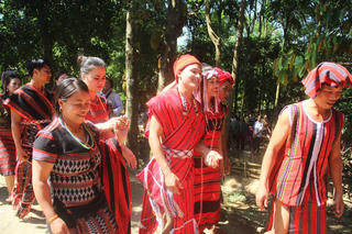 Gìn giữ và phát huy nét đẹp trong lễ cưới truyền thống của người Pa Cô