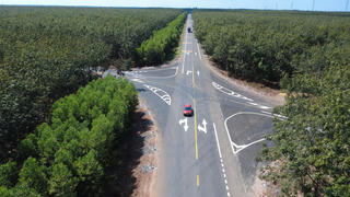 Đường Đức Hòa - Chơn Thành tấp nập xe cộ trước ngày chính thức thông xe