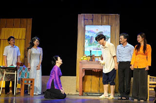 Sân khấu kịch sôi động trở lại 