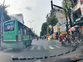 TP Hồ Chí Minh: Đề nghị đình chỉ tài xế xe buýt vượt đèn đỏ