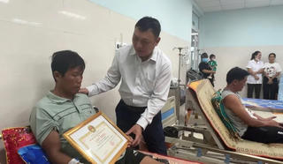 Quảng Ngãi: 2 người hùng ở Lý Sơn được tặng Huân chương Dũng cảm