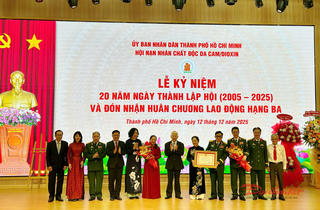 Hội Nạn nhân chất độc da cam/dioxin TP Hồ Chí Minh đón nhận Huân chương Lao động hạng Ba 