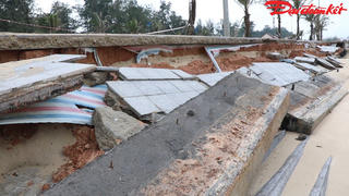 Quảng Trị: Tường chắn đất ở bãi tắm cộng đồng bị hư hỏng sau mưa bão