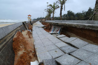 Nhiều công trình nhanh chóng hư hỏng sau mưa bão