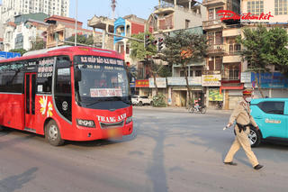 Dùng camera AI, CSGT đón lõng xử lý nhiều xe khách vi phạm ở Hà Nội