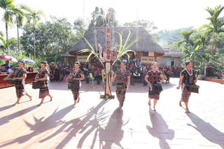 Để các lễ hội trở thành động lực phát triển du lịch bền vững ở miền núi TP Huế