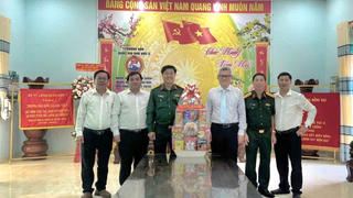 Đồng Nai: Lãnh đạo Xã Xuân Hòa thăm, chúc mừng các đơn vị quân đội đóng quân trên địa bàn