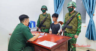 Bộ đội Biên phòng TP Hồ Chí Minh bắt quả tang đối tượng tàng trữ chất ma tuý