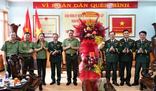 Lãnh đạo Công an tỉnh Quảng Ngãi chúc mừng Bộ CHQS tỉnh nhân kỷ niệm 81 năm Ngày thành lập Quân đội nhân dân Việt Nam