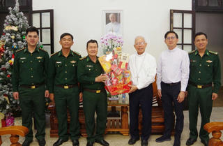Bộ đội Biên phòng tỉnh Khánh Hòa thăm, chúc mừng các cơ sở tôn giáo nhân dịp Giáng sinh năm 2025