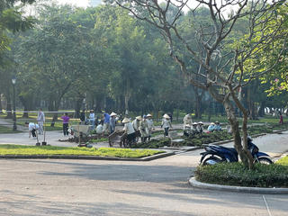 Hạ hàng rào, mở không gian công cộng