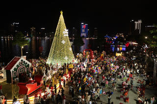 Đà Nẵng: Du khách nô nức check-in các điểm trang trí chào Giáng sinh và năm mới