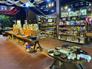 Nghệ nhân làng Văn Lâm - giữ mũi chỉ xưa,  thêu khát vọng mới