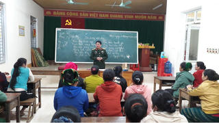 Xóa mù chữ giúp hàng trăm đồng bào Kỳ Sơn đổi đời