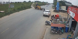Phú Thọ: Khởi tố, bắt tạm giam lái máy xúc và chủ xe gây tai nạn