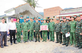 Chính ủy Quân khu 5 thăm, động viên Bộ đội Biên phòng Khánh Hòa tham gia Chiến dịch Quang Trung