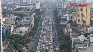 Người dân về quê nghỉ Tết Dương lịch 4 ngày, cửa ngõ phía Nam Hà Nội ùn tắc kéo dài