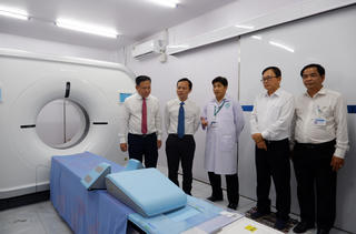 Bệnh viện Ung bướu Cần Thơ tiếp nhận hệ thống máy CT - Siêu âm - Nội soi hiện đại