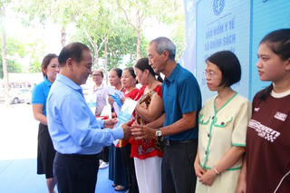 BHXH Đồng Nai huy động gần 800 triệu đồng mua thẻ BHYT cho người có hoàn cảnh khó khăn