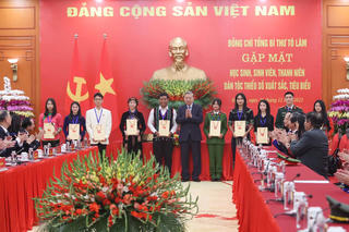 Những bông hoa đẹp giữa núi rừng trùng điệp