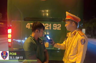 Đà Nẵng: Tài xế vi phạm nồng độ cồn khi chở 22 hành khách trên Quốc lộ 1A