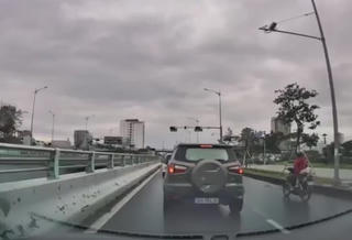 Đà Nẵng: Phạt tài xế ô tô vượt đèn đỏ, trừ 4 điểm giấy phép lái xe 