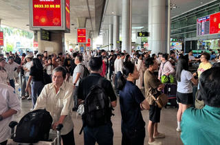 TP Hồ Chí Minh: Gần 140.000 lượt hành khách qua sân bay Tân Sơn Nhất ngày cuối nghỉ lễ