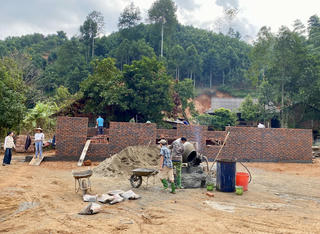 Thần tốc xây nhà cho người dân vùng thiên tai