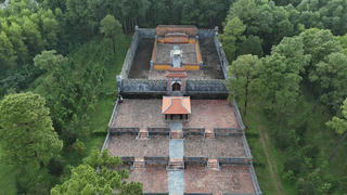 Huế đề nghị tháo dỡ các công trình xây dựng trái phép tại lăng vua Thiệu Trị