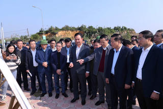 Bộ trưởng Xây dựng Trần Hồng Minh kiểm tra thực địa một số tuyến giao thông tại Thái Nguyên