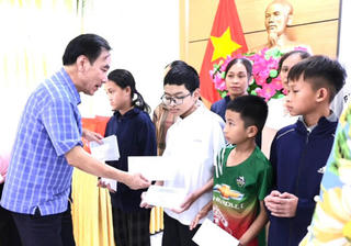 Làm những việc nhỏ, giản dị nhưng bằng tất cả tấm lòng