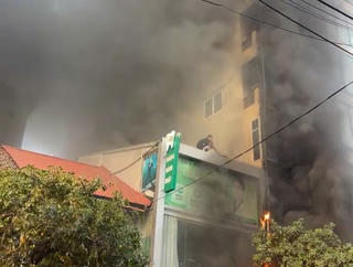 Hà Nội: Cháy nhà 7 tầng gần chợ Hà Đông