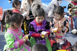 Trao tặng 140.000 hũ sản phẩm Zott Monte cho trẻ em vùng cao Lai Châu