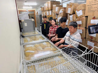 Triệt phá xưởng sản xuất 800 tấn mì trộn hóa chất độc hại bán ra thị trường