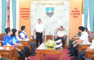 TP Hồ Chí Minh thăm, động viên cán bộ, chiến sĩ và Nhân dân đặc khu Trường Sa