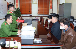 Ninh Bình: Vạch trần thủ đoạn làm giả giấy tờ của nhóm 'cò lao động'