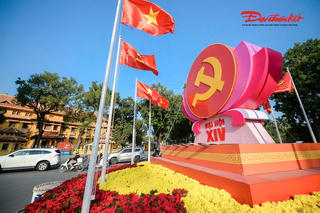 Hà Nội trang hoàng rực rỡ chào mừng Đại hội XIV