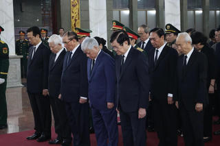 Lãnh đạo, nguyên lãnh đạo Đảng và Nhà nước viếng Đại tướng Lê Văn Dũng