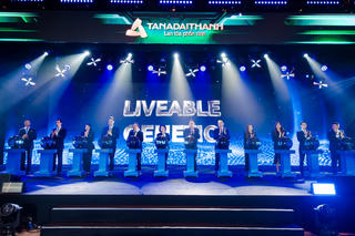 Chủ tịch HĐQT Tập đoàn Tân Á Đại Thành được trao tặng Huân chương Lao động hạng Nhì