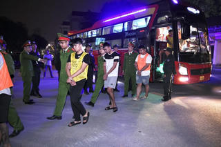 Công an Tuyên Quang đột kích ổ lừa đảo xuyên quốc gia, bắt hơn 200 đối tượng