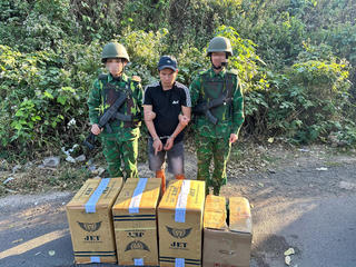 Quảng Trị: Bắt quả tang đối tượng vận chuyển pháo lậu trên xe đầu kéo